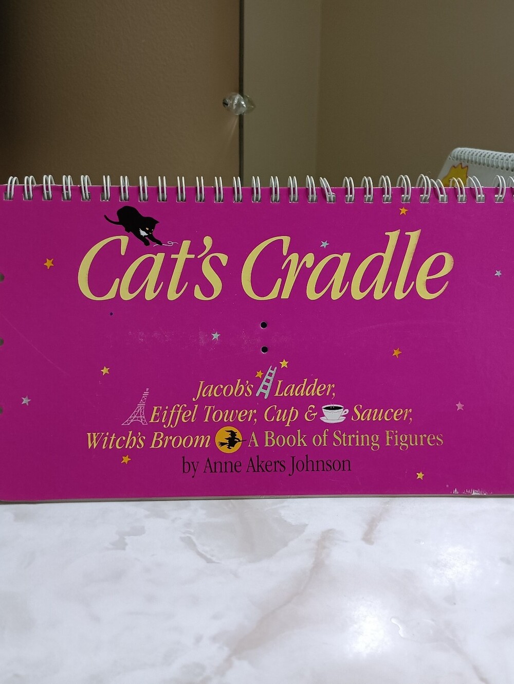 CAT'S CRADLE - A "How To" Book of Nostalgic String-Figure Hand Games